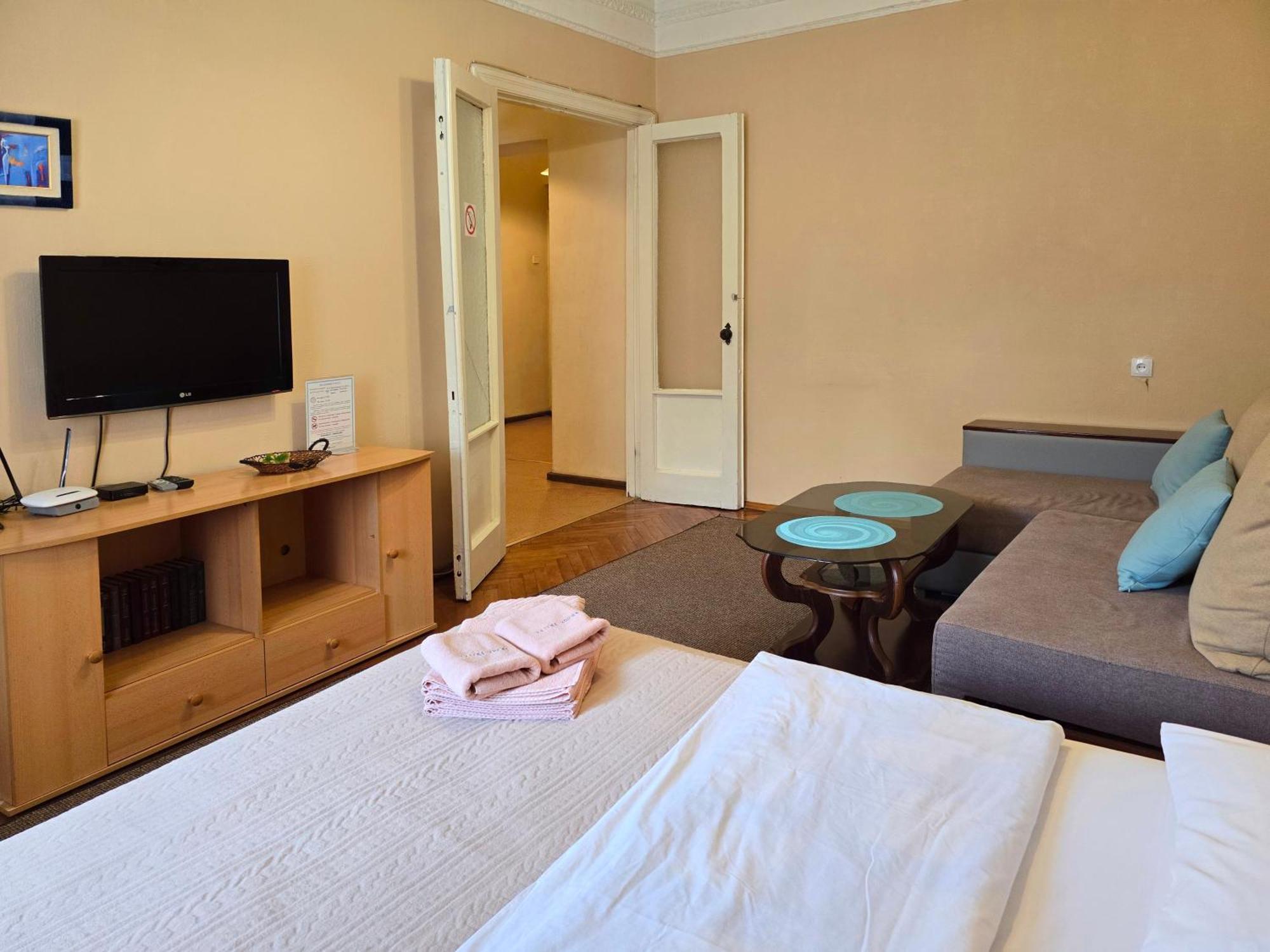 Home Hotel Apartments On Lva Tolstogo Kiew Exterior foto
